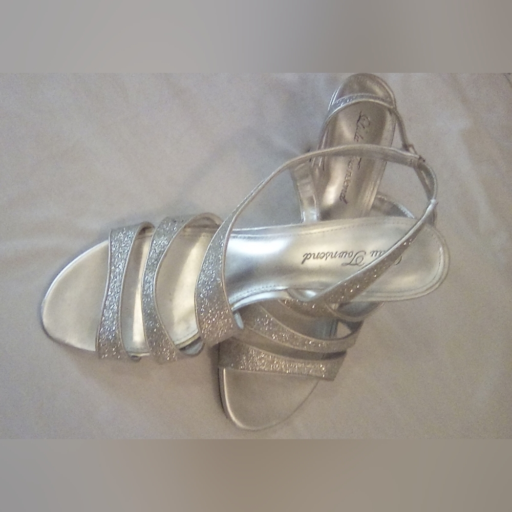 Lulu Townsend Silver Heels Size 10